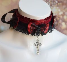 Made to Order - Gothic choker - Vampire huntress - red and black goth lolita pleated necklace w/ lace - victorian dark collar by Nekollars Red Goth Outfits, Vampire Huntress, Masquerade Ball Aesthetic, Gothic Weddings, Goth Choker Necklaces, Vampire Wedding, Ouji Fashion, Emo Clothing, Victorian Vampire