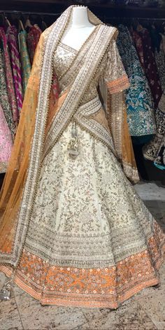 Baju Kahwin, Red Bridal Dress, Indian Wedding Fashion, Indian Bridal Photos, Lehnga Dress, Bridal Lehenga Collection, Indian Bridal Lehenga, Designer Bridal Lehenga, Red Lehenga