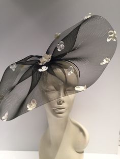 Black and White Fascinator- White Hydrangea Flower Headband- Wedding- Derby- Spring -NYC Derby- Polo Match Hello, This black horse hair netting/ fascinator was seen at the Kentucky Derby and featured on USA Today! It has a 3 inch circle of hydrangea petals/flower on top. This flower petals are placed on the edge. (It's not really horse hair, but in the 1800's it was woven from horse hair and the name stuck) It's on a skinny 1/8 inch black satin covered headband that is adjustable to fit any head Hair Netting, Formal Hair Accessories, Butterfly Headpiece, Fascinator Hats Diy, Hydrangea Petals, White Fascinator, Flower Headpiece Wedding, Spring Headband, Derby Fascinator