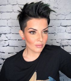 Hair Cuts Oval Face, Hairstyles For Oval Faces, New Short Haircuts, Oval Face Haircuts, Oval Face Hairstyles, Short Hair Undercut, Oval Face Shapes, Short Pixie Cut