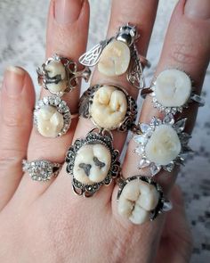 Jewelry Made Of Teeth, Deer Teeth Jewelry, Wisdom Tooth Jewelry, Weird Accessories Unique, Oddity Jewelry, Filling Teeth, Human Teeth Jewelry, Teeth Accessories, Bones Aesthetic