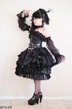 ero lolita - Google Search Gothic Pirate, Otome Fashion, Macabre Fashion, Big Dress, Lolita Outfit, Goth Scene, Big Dresses, Big Sleeves, Lolita Outfits