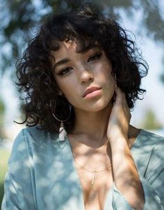 Cute Short Curly Hairstyles, Tashi Rodriguez, Shoulder Length Curly Hair, Dunner Wordend Haar, Medium Hairstyle, Short Curly Hairstyles, Medium Curly Hair Styles, Hair 2018, Curly Hair With Bangs