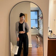 Gray Cropped Hoodie Outfit, Grey Cropped Hoodie Outfit, Michelle Choi Apartment, Crop Top And Joggers Outfits, Crop Top Cardigan Outfit, Gray Crop Top Outfit, Michelle Choi Outfits, Crop Top Hoodie Outfit, Chinese Apartment