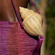 Cayman Conch #Woven #Seashell #Purse Light #Beige #Crossbody + #Cream #White - Sold Out Or #Magenta #Pink #Tassels - Restocking May Details: 14” L X 11” D #Natural Woven Seashell Shaped #Bag + #Shiny Cream White #Fringe & Drop Or + Shiny Magenta Pink Fringe & #Drop 6” Tassel 32” Drop 8” Light Beige Interior Holds Iphone, Aviators, Gloss, Wallet, Etc. Tight Magnetic Closure - (No Spillage) Requires Intentional Firm Opposite Pull To Open *When Not Using As A Travel Bag Or Brunch Messenger, Fill Wi Handbags Luxury, Woven Handbags, Rattan Bag, Designer Crossbody Bags, Types Of Bag, Shoulder Design, Woven Bag, Conch, Haiti