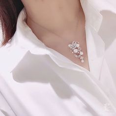 Highlight: Wear Two Ways as Pendant and Brooch Product Information OriginJapan MaterialAkoya Pearl, 18k Gold, and Natural Diamonds DimensionsSize Approx. 4.0 x 1.8 cm Pearl Shaped: Round Size: 4-8 mm Quality: AAA Nacre: Very Thick Color: White Luster: Aurora Accessories Metal: 3.9 g of 18k White Gold Other: 0.59 ct of SI Quality Natural Diamonds Exclude Chain Elegant Jewelry Brooch, Exquisite White Wedding Brooches, Luxury White Diamond Brooch, White Evening Jewelry With Brooch, White Brooch Jewelry For Evening, Elegant Wedding Brooch Jewelry, Elegant Diamond White Brooches For Wedding, Elegant Diamond White Brooches For Formal Occasions, White Diamond Wedding Brooches