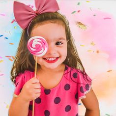 Fotografia criativa Bubblegum Photoshoot Ideas, Ems Photoshoot, Candy Photography, Alice In Wonderland Tea Party Birthday, Toddler Photoshoot, 5th Birthday Party Ideas, Karaoke Party, Shotting Photo