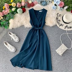 Elegant A-Line Sleeveless V-Neck Midi Dress - Uniqistic.com Long Bandage Dress, V Neck Sleeveless Dress, V Neck Midi Dress, Midi Dress Summer, Spring Summer Dress, Boho Casual, Mode Inspiration, Tie Dress, Chic Dress