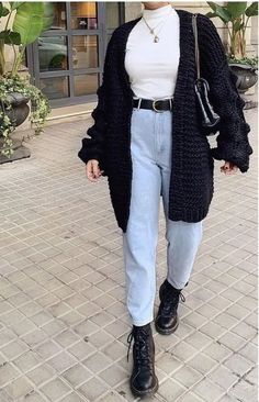 Grunge Winter Outfits, Baggy Cardigan, Outfits Fo, Jeans Outfit Winter, Diy Jeans, Outfit Chic, Hipster Outfits, Jeans Outfit, Mode Inspo