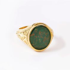 A beautiful bloodstone signet ring! *real images of the ring, taken by us* Bloodstone Size: 1.4 x 1.2cm - 0.55 x 0.47 inches Face Thickness: 3.2mm Band Width at the bottom: 4.1mm Material: - 9K Gold (375) - 14K Gold (585) - 18K Gold (750) *All signet rings are hallmarked on the back for certification* - We offer FREE Worldwide DHL & FedEx Shipping! - Branded DanelianJewelry Gift Box with each order! Our customer service is available 7 days a week. Leave us your message, and we will get back to y Mens Vintage Rings, Classic Green Engraved Signet Ring, Antique Mens Rings, Bloodstone Ring, Cool Rings For Men, Signet Ring Men, Ring Vintage, Oval Rings, Men's Rings