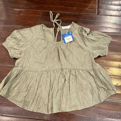 New, With Tags: Olive Green Arizona Juniors Short Sleeve Peplum Blouse With A Tie Back. Cropped Buy 4 Or More Items In A Bundle And Automatically Receive 30% Off And Next Day Shipping! Casual Short Sleeve Top With Ruffle Hem, Casual Short Sleeve Peplum Top For Brunch, Casual Cotton Peplum Top For Brunch, Casual Cotton Peplum Top, Spring Puff Sleeve Top With Ruffle Hem, Casual Short Sleeve Peplum Top With Ruffles, Cotton Peplum Top For Brunch, Cotton Peplum Top For Day Out, Casual Cotton Peplum Top For Spring