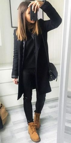 How To Wear Timberlands, Preppy Winter Outfits, Winter Coat Outfits, Timberland Outfits, Stil Elegant, Looks Black, Coat Outfits, Winter Coats Women