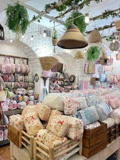 Cb Positano, Market Aesthetic, Shopping Aesthetic, Cute Store, The Artist's Way, Europe Aesthetic, Simpler Lifestyle, Positano Italy, Craft Display