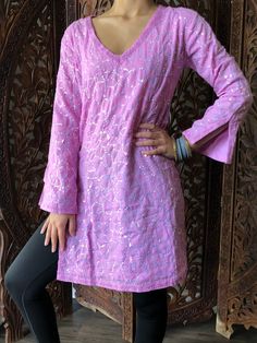 Bohemian Kurti, Tunic Kurti, Embroidered Caftan, Stylish Tunic, Chic Blouses, Embroidered Tunic