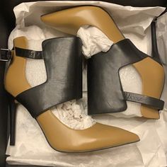 Nwt In Box Never Worn Kenneth Cole Mew York Women Bon-Net Formal Dress Pump Shoe Leather Luxury High Heel Court Shoes With Buckle Closure, Fall Dress Shoes, Cute Fall Shoes, Jimmy Shoes, Laced Up Heels, Shoes Quotes, Kenneth Cole Shoes, Zipper Heels, Stunning Shoes