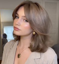 1989 Haircut, Short Hairstyle Cut Women, Layered Hair Oval Face, Cute Layered Haircut Mid Length Face Framing, 90s Bob Round Face, 2024 Trendy Haircuts, 90s Layered Bob With Curtain Bangs, Old Money Short Hairstyles, Old Money Bob Hair