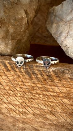 These .925 Sterling Silver Alien Head Rings come in two styles: High Shine or Old Style. With a twist band shank and detailed alien head, they're a must-have for any fan. Spaced out with a fun twist, these rings are out of this world! Alien Head, Head Ring, Twisted Band, Old Style, Out Of This World, This World, Old Fashioned, Twist, 925 Sterling Silver