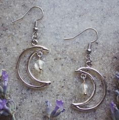 Crescent moon Dreamland Earrings! Crafted with love 💖 Free shipping! Thank you for checking out LunaeLumina! Feel free to message me if you have any questions! Earrings Reference, Earrings Moon, Hippie Fashion, Gift Girlfriend, Love Free, Earring Crafts, Jewelry Women, Love Is Free, Earrings Photo