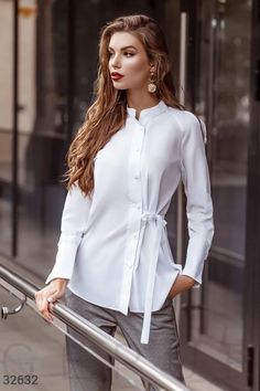 Elegant Blouses, Causual Outfits, Fashion Tips For Women, Ladies Tops Fashion, Blouse Styles, Fashion Classy, Fashion Tops