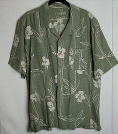 Vintage Hawaiian Shirt Batik Bay 100% Silk Textured Floral Men's Size Large. Pre-owned in good used condition. Has slight discoloration under armpits. Please see photos. Button closure Collar *Thank you for stopping by! *FAST SHIPPING! T Adam Core, Alan Grant, Wedding Guest Outfit Inspiration, Why Worry, Shirt Outfit Men, King Simba, Batik Design, Vintage Hawaiian Shirts, Vintage Hawaiian