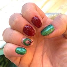 21 Red and Green Christmas Nails - Ak Pal Kitchen Plaid Nail Designs, Plaid Nails, Silver Christmas, Green Glitter, Holiday Looks, Green Christmas