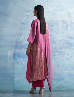 Experience elegance with this grape pink kurta set, made from premium linen and cotton shimmer fabric. Its timeless silhouette flows gracefully, exuding chic charm. The blend of linen and shimmer creates a mesmerizing allure that soothes the eye. Paired with flowy cotton satin pants, this set offers both comfort and style in equal measure. Complete with a sheer organza dupatta. Ridhi Mehra, Festive Outfits, Tuxedo Accessories, Pink Kurta, Beach Wedding Guests, Shimmer Fabric, Jacket Cape, Ritu Kumar, Summer Bride