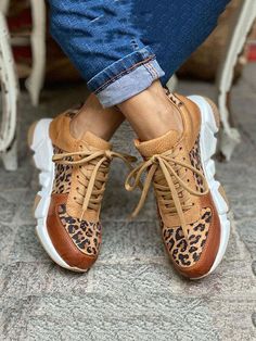 DETAILS Casual/daily Platform Lace-up Leopard printed 1.2'' heel Stile Casual Chic, Mesh Flats, Leopard Print Sneakers, Basket Style, Leopard Sneakers, Leopard Shoes, Casual Trainers, Print Sneakers, Round Toe Heels