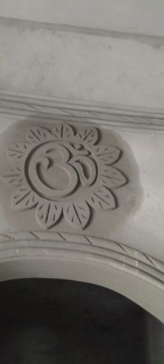 an ornate design on the front of a fireplace