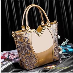 SPECIFICATIONSBrand Name: VRMMVROrigin: Mainland ChinaCN: GuangdongLining Material: POLYESTERMain Material: Patent LeatherPlace Of Origin: GUANG DONG ProvincePlace Of Origin: GUANG DONG ProvinceShape: Casual ToteOccasion: VersatileExterior: Silt PocketModel Number: CHRAARY-20240322-AClosure Type: zipperDecoration: embroideryDecoration: FLOWERSDecoration: diamondsHardness: HARDGender: WOMENPattern Type: FloralInterior: Interior Slot PocketInterior: Cell Phone PocketInterior: Interior Zipper Pocke Gold Luxury Shoulder Bag With Large Capacity, Gold Large Capacity Shoulder Evening Bag, Gold Shoulder Bag With Large Capacity For Evening, Large Capacity Gold Shoulder Bag For Evening, Embroidered Shoulder Bag For Party, Gold Large Capacity Evening Bag For Party, Large Capacity Gold Evening Bag For Party, Gold Evening Bag With Large Capacity For Parties, Gold Handheld Evening Bag With Large Capacity