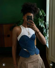 Shattered Reflection, Fashion Walk, Chic Dress Classy, All Jeans, 90s Outfit, Trending Fashion Outfits, Denim Branding, Corsets, Chic Dress