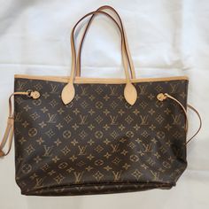 Neverfull Mm Like New! Hardly Used Louis Vuitton Neverfull Pm, Bags Louis Vuitton, Neverfull Mm, Vuitton Neverfull, Louis Vuitton Bags, Louis Vuitton Neverfull, Louis Vuitton Bag, Bag Lady, Like New