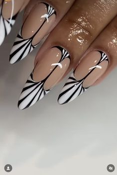 Black Nail Designs Trending Now, Nail Colours 2024, Black And White Abstract Nails, Cool French Tip Nail Designs, Aesthetic Nails Acrylic Summer, Line Art Nails, Graduation Nails Ideas, Aesthetic Nails Acrylic, Short Nails Cute