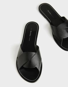 Women Slippers Fashion, Black Sandals Flat, Pretty Sandals, Criss Cross Sandals, Girly Shoes, Only Shoes, Cute Sandals, Fashion Sandals