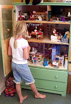 Here are some Repurposed Dresser Ideas that will inspire you to find an old dresser in a thrift shop and turn it into something fabulous and useful. Bed Springs, Best Kids Toys, Old Dressers, Barbie House, Kids' Room, الرسومات اللطيفة, Future Kids, Clothes Accessories, Repurpose