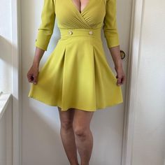 Brand New. Elizabeth Franchi Brand. I Am Size Small And It Is Very Thight Fitting. Us Size Xtra Small. Italy Dress, Dress Making, Colorful Dresses, In Italy, Italy, Brand New, Womens Dresses, Green, Women Shopping