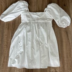 Abercrombie Linen Blend Puff Sleeve Mini Dress. Size Small. New With Tags. Fits True To Size. Never Worn. Emerson Linen Blend Puff Sleeve Style. Original Link: Https://Www.Abercrombie.Com/Shop/Us/P/Emerson-Linen-Blend-Puff-Sleeve-Mini-Dress-55102324?Categoryid=61627142&Faceout=Model&Seq=06 White Balloon Sleeve Dress For Spring, Cotton Puff Sleeve Ruched Dress For Day Out, Fitted Mini Dress With Lantern Sleeves For Daywear, Spring Cotton Puff Sleeve Dress With Lantern Sleeves, White Casual Puff Sleeve Dress, Fitted Puff Sleeve Dress For Day Out, Casual White Puff Sleeve Dress With Balloon Sleeves, Spring Mini Dress With Lantern Sleeves For Daywear, White Mini Dress With Gathered Sleeves For Day Out