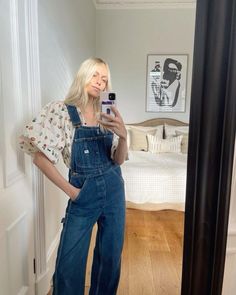 Overalls Outfit, Puffy Sleeves, Dungarees, Spring Summer Outfits, Look Cool, Get Dressed, Spring Summer Fashion, Autumn Winter Fashion, Instagram A