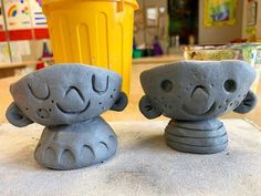 Pinch Pot Clay Projects, Clay Face Pot, Face Ceramic Pot, Pinch Pot Sculptures, Kids Ceramics Projects, Pinch Pots For Kids, Clay Art Projects Ideas, Elementary Clay Projects, Pinch Pot Designs