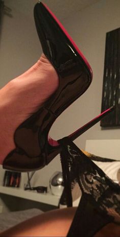 Black High Heels, Christian Louboutin Pumps, Stiletto Heels, Christian Louboutin, Rap, High Heels