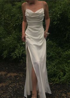 Simple Prom Dress Long, Silk Prom Dress, Split Prom Dresses, Spaghetti Strap Prom Dress, White Prom Dress, Prom Dress Inspiration, Satin Prom Dress, Dress Spaghetti, Looks Chic