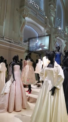 Fashion Student Aesthetic Outfit, Fashion Assistant Aesthetic, Successful Fashion Designer Aesthetic, Dior Fashion Show Aesthetic, Fashion College Aesthetic, Costume Designer Aesthetic, Fashion Student Outfit, Dior Aesthetic Store, Vintage Dior Dress Ball Gowns