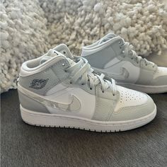 Grey Camo Jordan 1 Mid, Size 5.5 Men’s Or 7 Women’s. Never Been Worn And Are In Perfect Condition. 100% Authentic. Cute Jordans Shoes, Trending Shoes For Women, Best Shoes For Women, Shoes Nike Women, Grey Jordans, Pretty Sneakers, Nike Fashion Shoes, Preppy Shoes, Pretty Shoes Sneakers