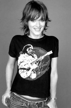 Winona rocking Neil Young tee Winona Ryder Hair, Short Shag Haircuts, Short Shag Hairstyles, Winona Ryder, Shag Haircut, Mullet Hairstyle, Iconic Style, Grunge Hair