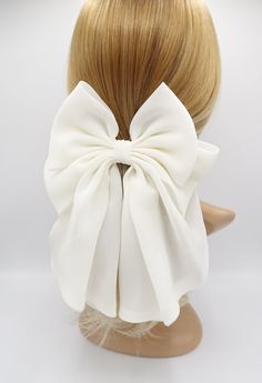 "chiffon hair bow  It is named \" dress hair bow \"  very professionally made  layered beautifully and sewn nicely  as you can see, the bow is wider at the bottom  the center is the widest:11.81\"=30 cm  length of tail: 7.87\"=20 cm steel French barrette attached  there is a Satin version of suit hair bow :  https://www.etsy.com/listing/1272998746/satin-suit-hair-bow-classic-hair?click_key=22bbab0d2cd47ff5e877264c33b4e249902c10dd%3A1272998746&click_sum=2cd7f154&ga_search_query=suit&ref=shop_item Chiffon Hair, Satin Suit, Classic Hair, Hair Accessories Vintage, Ruffle Flower, Bow Hairstyle, French Barrette, Hair Barrettes, Chiffon Fabric