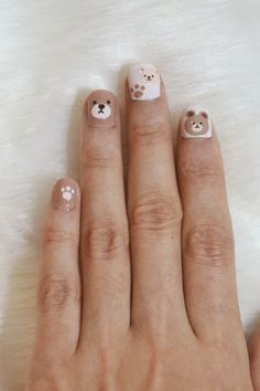 Brown and white teddy bear nails Teddy Bear Gel Nails, Teddy Bear Eyeliner, Bear Makeup Look, Teddy Bear Nail Designs, Bear Nails Designs, Nail Art Bear, Teddy Nail Art, Nails Teddy Bear, Cute Bear Nails