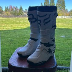 These Gorgeous White Comp Boots Are Sadly Too Big For Me. Worn Once To Try On And Sadly Didn’t Fit. Never Ridden With Them. Men’s Size 8 Fox Shoes, Motocross, Try On, Men's Shoes, Shoe Boots, Fox, Black White, Black And White, Boots