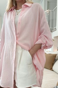 Soft Button Down Shirt Women, Oversized Feminine Outfit, Pink Button Down Shirt Outfit, Soft Pink Outfits, Pink Button Up Shirt Outfit, Casual Pink Outfits, Oversized Button Up Shirt Outfit, Oversized Button Down Shirt Outfit, Button Shirt Outfit