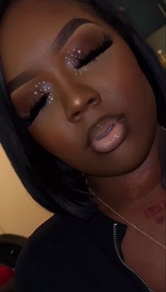 Smokie Eye Makeup Black Women, Homecoming Glam Makeup, Black Women Birthday Makeup, Birthday Makeup Dark Skin, Black Birthday Makeup Look, Baddie Prom Makeup Looks, Soft Glam Makeup Black Women Dark Skin Gold, Prom Make Up Looks Natural, Natural Glam With Rhinestones