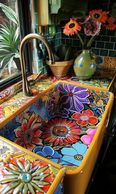 Boho Kitchen Countertop, Boho Sink, Colorful Eclectic Kitchen, Mexican Style House, Unique Home Decor Ideas, Mosaic Sink, Funky Kitchen, Art Deco Kitchen, Sink Ideas