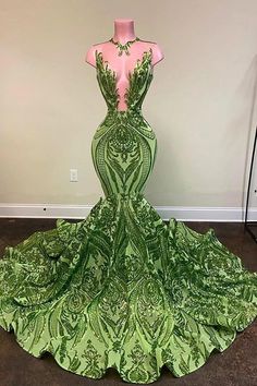 Exquisite Green V-neck Sequins Sleeveless Floor-length Mermaid Prom Dresses | Suzhoufashion – suzhoufashion Princess Selena, White Vintage Dress, African Prom Dresses, Prom Dresses Black, Prom Girl Dresses, Mermaid Sequin, Plus Size Formal, Graduation Dresses